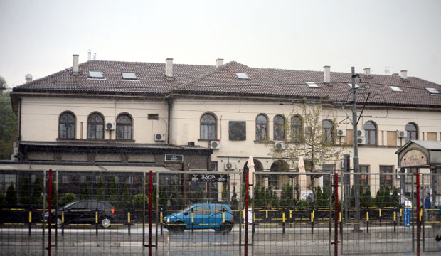 Комора губи посао?